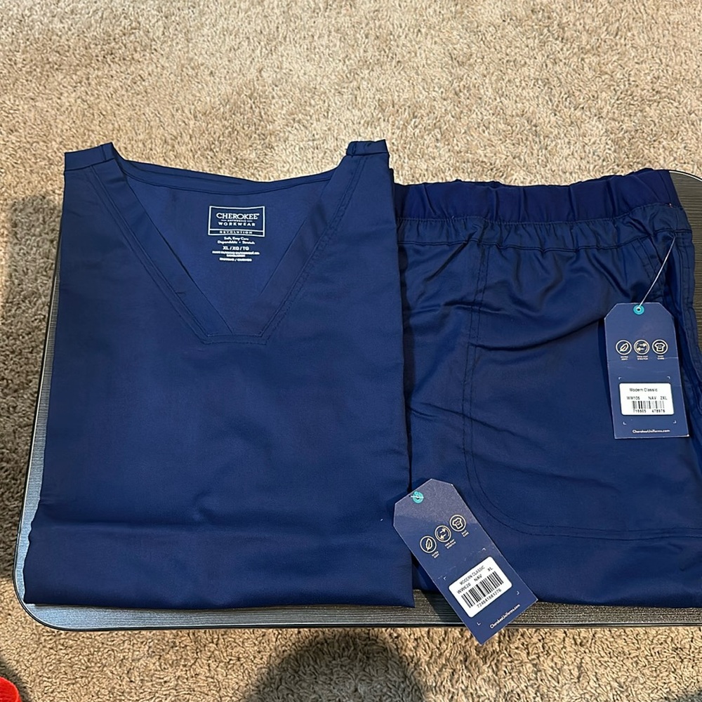 NWT Navy blue scrubs women